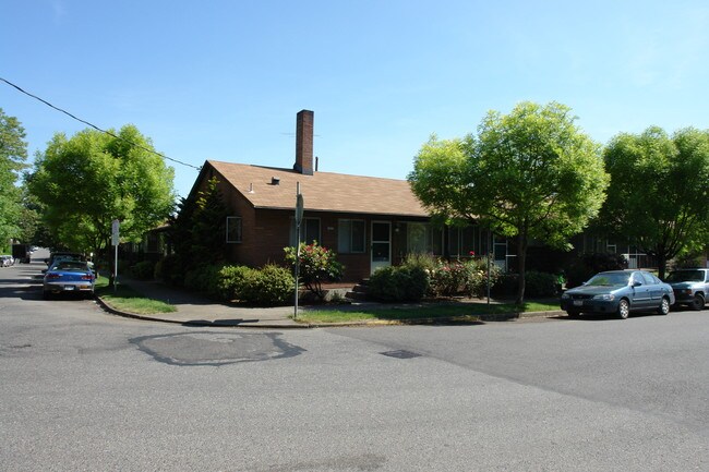 Hillcrest Apartments in Portland, OR - Foto de edificio - Building Photo