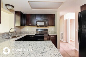 8153 Philatelic Dr in Spring Hill, FL - Building Photo - Building Photo