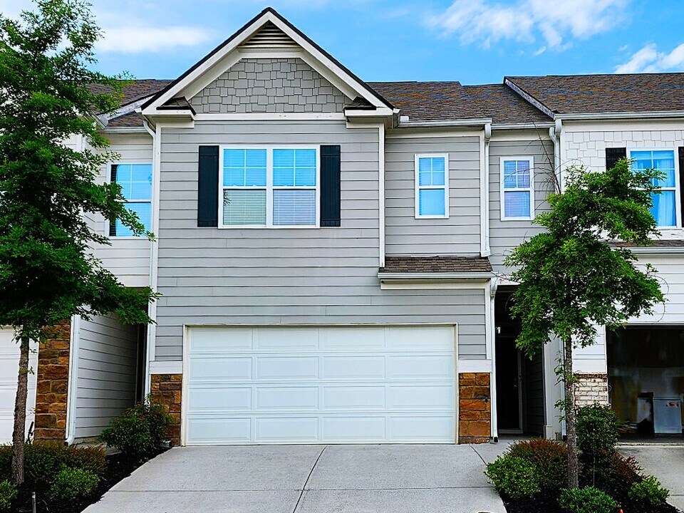 5256 Barberry Ave in Oakwood, GA - Foto de edificio