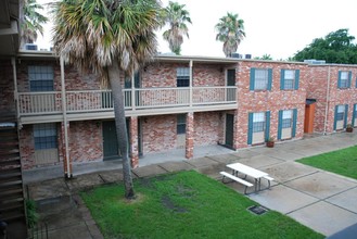 St. James on Chef Menteur in New Orleans, LA - Building Photo - Building Photo