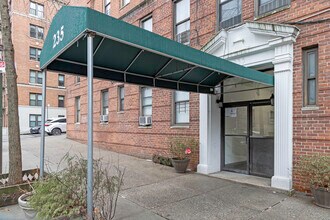 235 Seaman Ave in New York, NY - Building Photo - Building Photo
