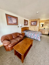 102 N Maple Ave in Rapid City, SD - Building Photo - Building Photo