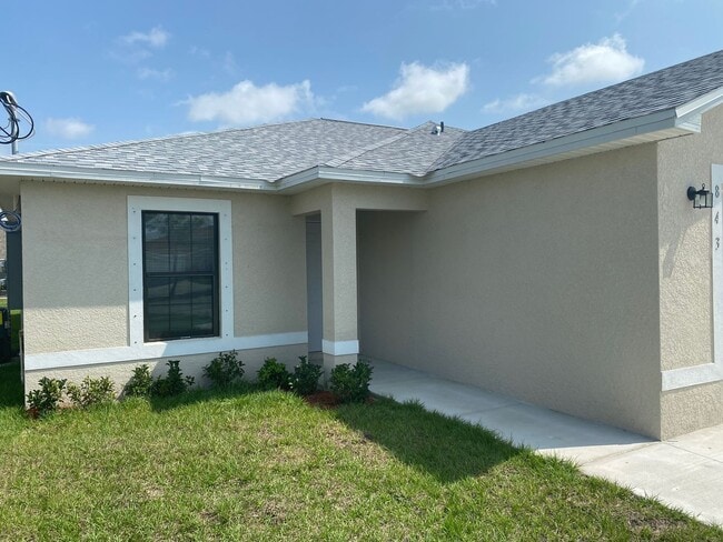 843 Mohawk Pkwy in Cape Coral, FL - Foto de edificio - Building Photo