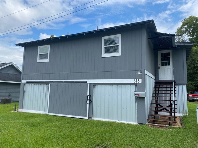 property at 315 E Ave L