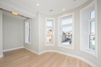 1541 N Washtenaw Ave-Unit -2 in Chicago, IL - Foto de edificio - Building Photo