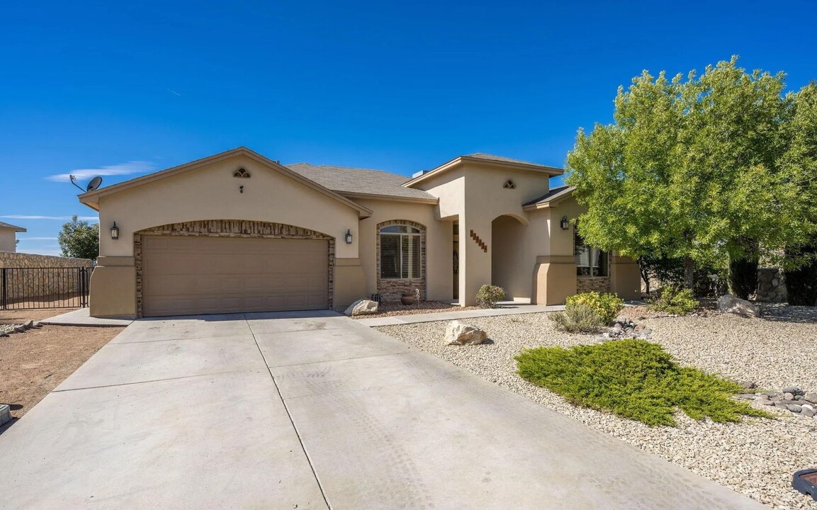 3903 Monte Lindo Ct in Las Cruces, NM - Foto de edificio