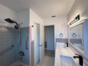 2275 Hawthorne St in Sarasota, FL - Building Photo - Building Photo