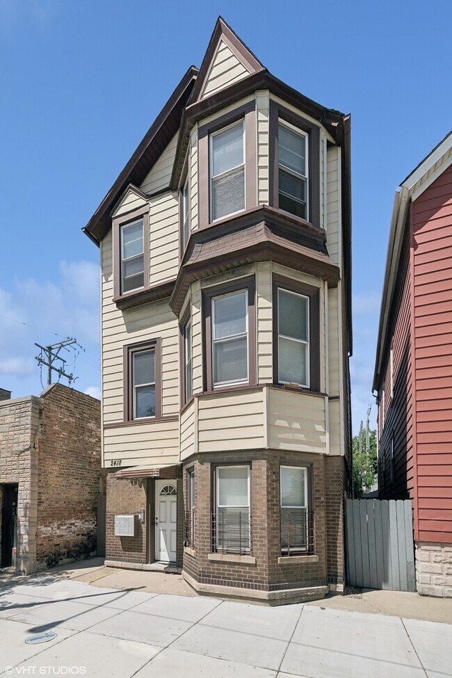 2418 N Western Ave in Chicago, IL - Building Photo - Building Photo