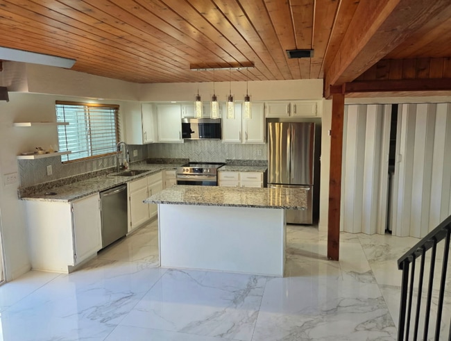 5804 W Gelding Dr in Glendale, AZ - Building Photo - Building Photo