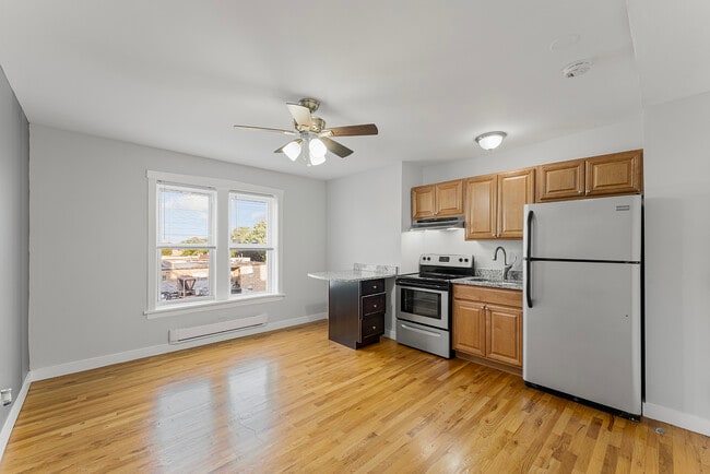 7450 N Greenview Ave in Chicago, IL - Building Photo - Building Photo