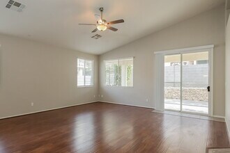 71 St Johns Wood Ave in Henderson, NV - Building Photo - Building Photo