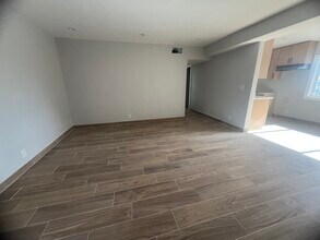 13425 Vanowen St, Unit 10 in Los Angeles, CA - Foto de edificio - Building Photo