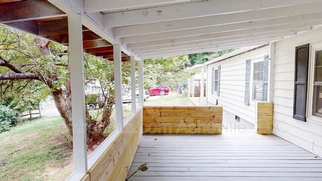 32 Little Dove Ct in Hendersonville, NC - Building Photo - Building Photo