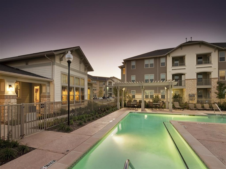 Four Seasons at Clear Creek in Fort Worth, TX - Foto de edificio