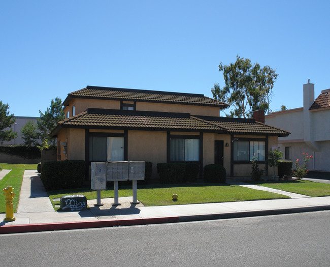 6572 Westpark Pl in Westminster, CA - Foto de edificio - Building Photo