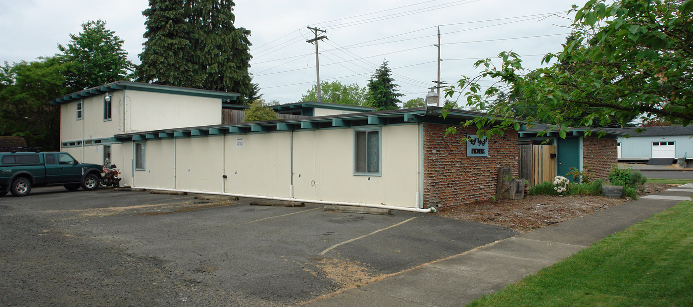 Cherry Blossom Apartments in Corvallis, OR - Building Photo