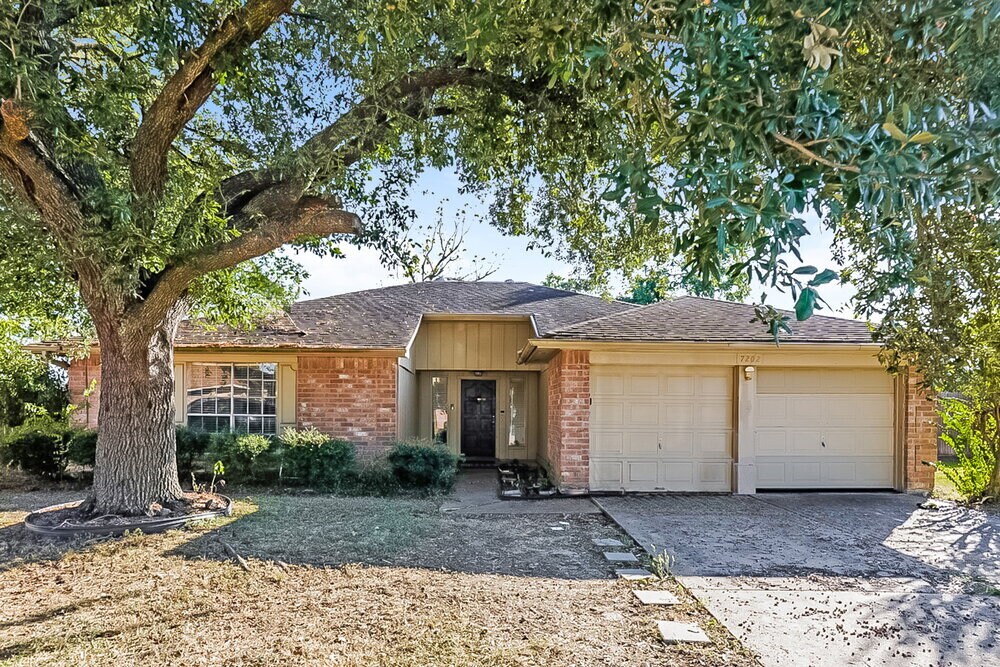 7202 Skylight Ln in Houston, TX - Building Photo