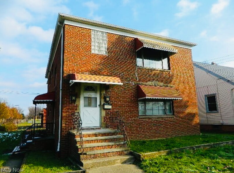 5869 W 54th St-Unit -Up in Cleveland, OH - Foto de edificio