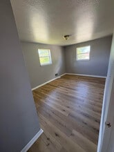 8139 W Bender Ave, Unit 3 in Milwaukee, WI - Foto de edificio - Building Photo