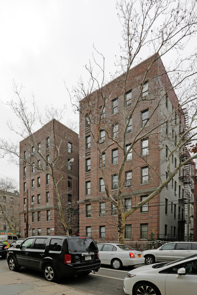 2598 36th St in Astoria, NY - Foto de edificio - Building Photo