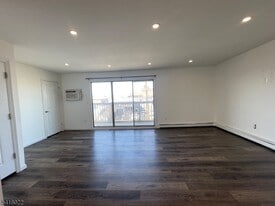 404 S 5th St in Elizabeth, NJ - Building Photo