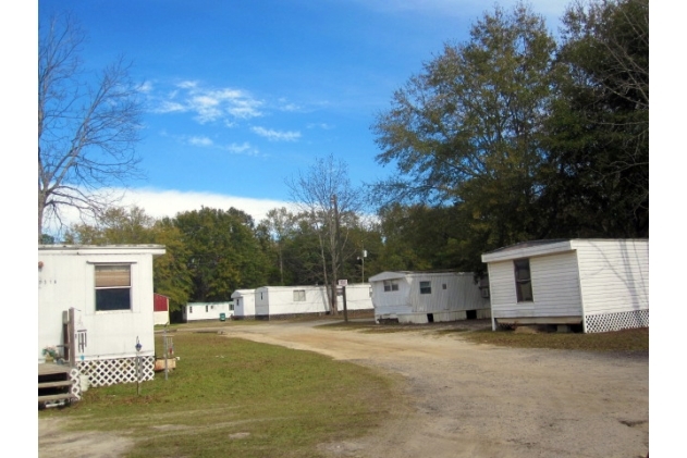 1261 Plum Cir in Chipley, FL - Foto de edificio