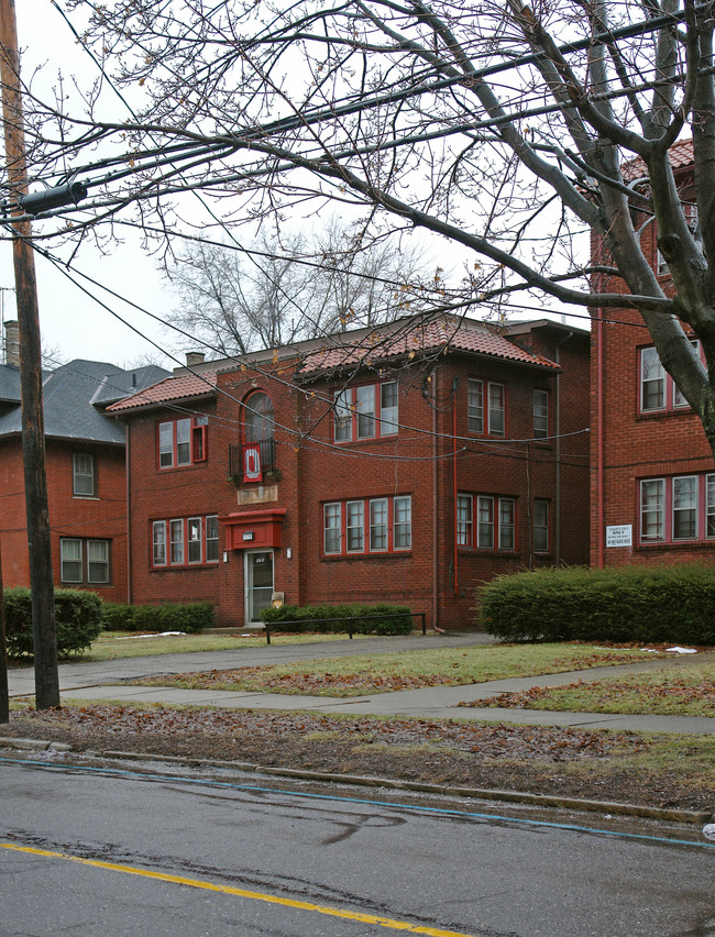 176 N Portage Path in Akron, OH - Building Photo - Building Photo