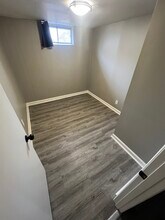 2411 Edgemore Ave, Unit B in North Newton, KS - Building Photo - Building Photo
