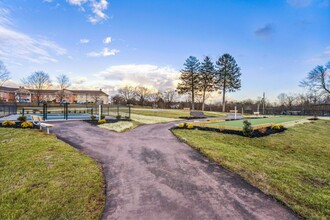 Apartments at Sanatoga Greene in Sanatoga, PA - Foto de edificio - Building Photo