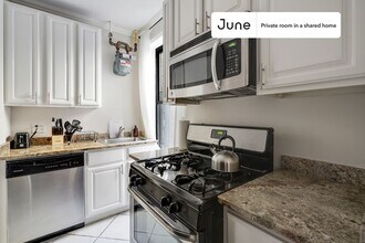 Room in Shared 4 bed/1 bath home in New York, NY - Building Photo - Building Photo