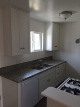 2512 N Buena Vista St, Unit 2512 in Burbank, CA - Building Photo - Building Photo