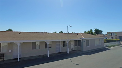 1135 Hollister St in San Diego, CA - Building Photo - Building Photo