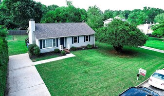 725 E Cardinal Dr in Fuquay Varina, NC - Building Photo