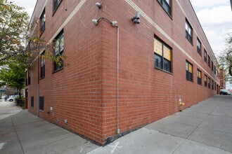 13616 31st Rd in Flushing, NY - Building Photo - Building Photo