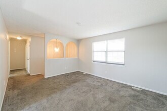 101 E Pacific Dr in Belton, MO - Building Photo - Building Photo