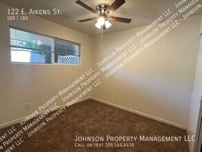 122 E Aikens St in Eagle, ID - Building Photo - Building Photo