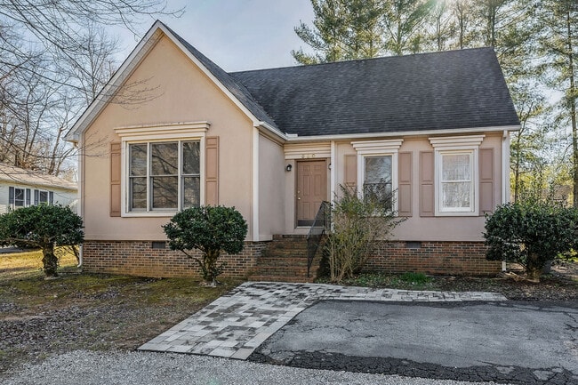 property at 550 W 12th St