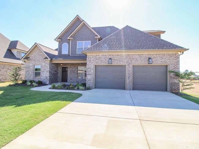 16933 Whispering Pnes Dr in Athens, AL - Building Photo - Building Photo