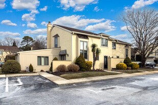 Greate Bay Country Club in Somers Point, NJ - Building Photo