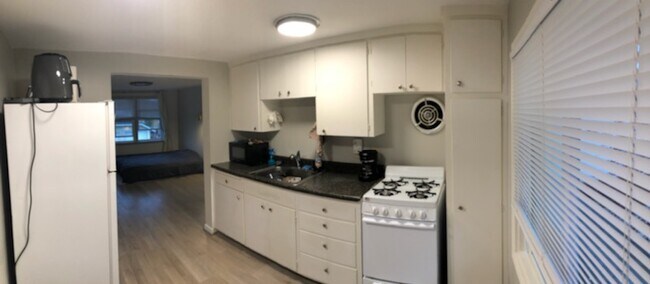 1415 38th St, Unit B in Everett, WA - Foto de edificio - Building Photo