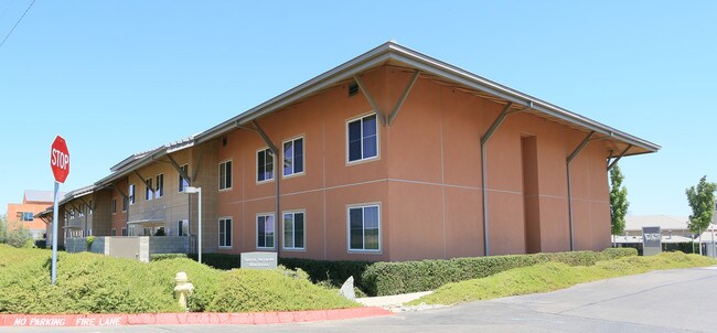 Sierra Terraces II in Merced, CA - Foto de edificio - Building Photo
