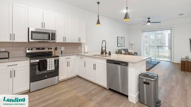 650 E Sycamore St in Denton, TX - Building Photo - Building Photo