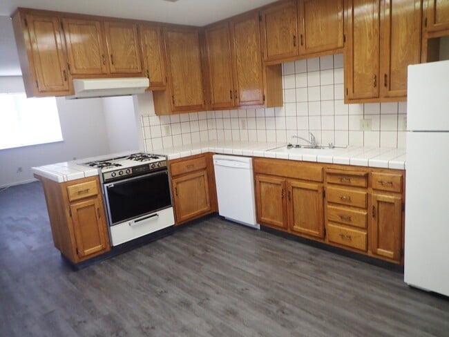 1013 W Perdew Ave in Ridgecrest, CA - Building Photo - Building Photo