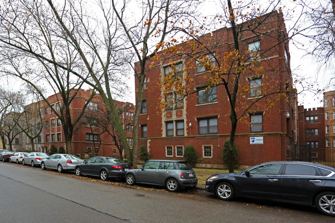 Estes Gardens in Chicago, IL - Building Photo