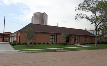 St. Michaels Parish in Houston, TX - Foto de edificio - Building Photo