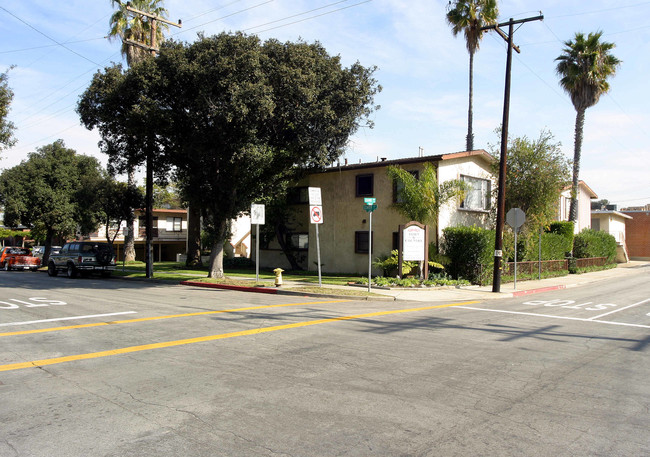 Town & Country Apartments in El Segundo, CA - Building Photo - Building Photo