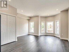 201 Victoria Ave N in Hamilton, ON - Building Photo - Building Photo