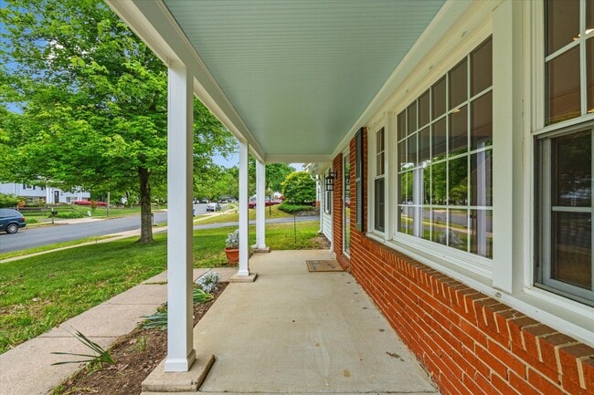 5406 Dunsmore Rd in Alexandria, VA - Building Photo - Building Photo