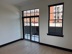 41 Larry Holmes Dr in Easton, PA - Building Photo - Building Photo