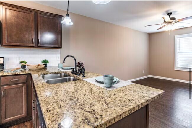 2495 Rollow Ln in Clarksville, TN - Building Photo - Building Photo